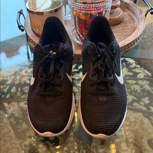 Nike Black Athletic Sneakers with White Nike swoosh size 8